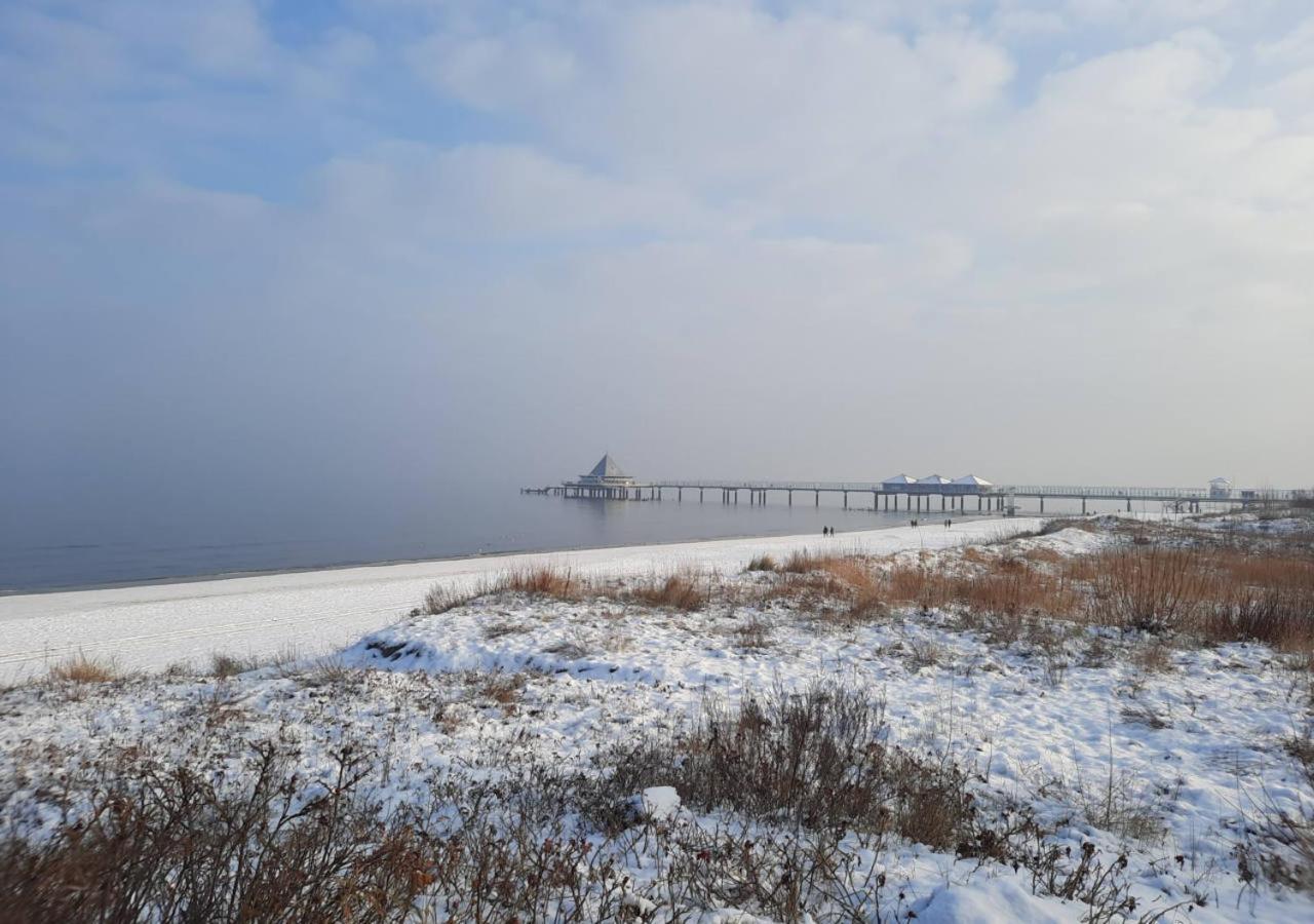 Modernes Reetdach-Ostseeferienhaus Bella Mare, Insel Usedom Mit Sauna, Kamin & Sonnenterrasse Zirchow Ngoại thất bức ảnh